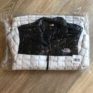 New The North Face black and light grey jacket